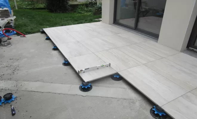 Pose de terrasse en carrelage sur plots réglables à Voiron